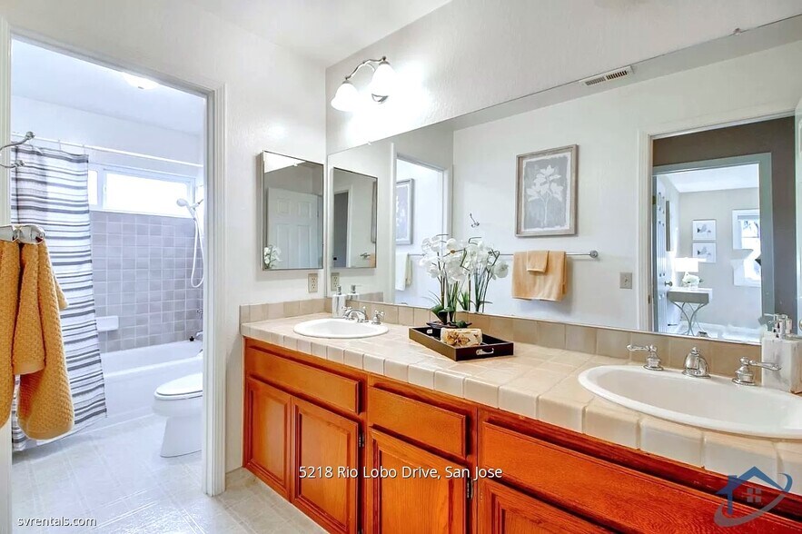 Building Photo - 5218 Rio Lobo Dr