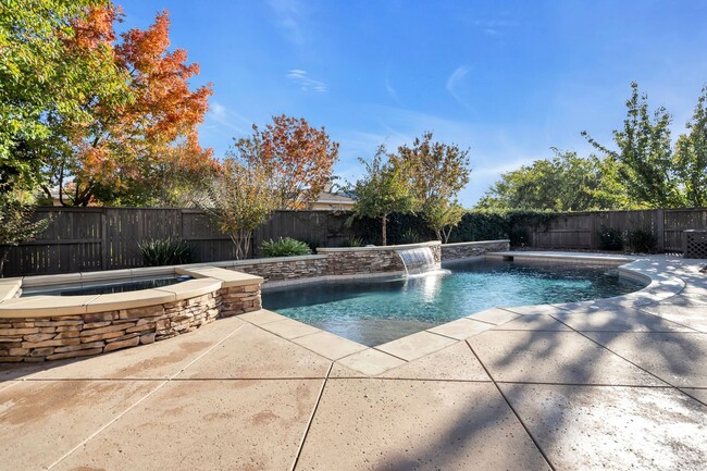 Building Photo - Gorgeous Single Story Home with a Sparklin...