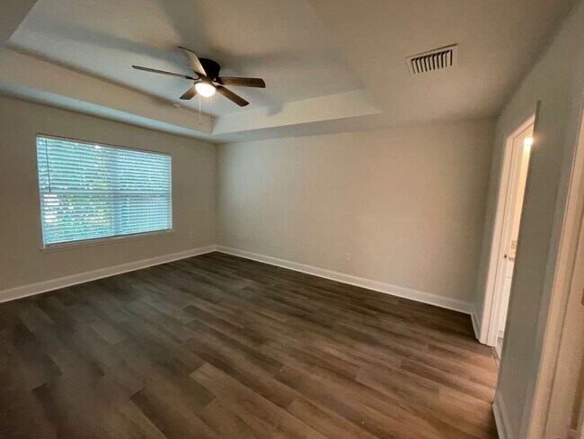 Building Photo - Newer 3/2 in Turkey Creek!