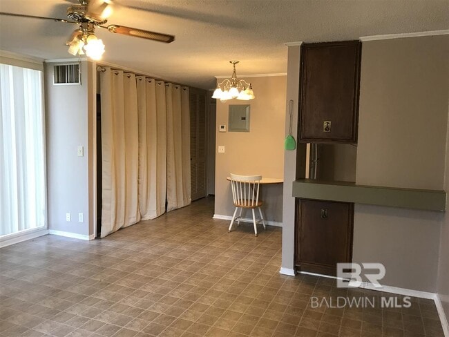 Building Photo - 1050 Sea Cliff Dr N