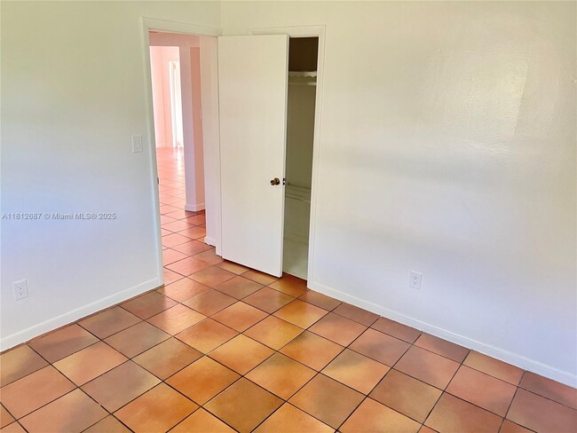 Building Photo - 5133 SW 43rd Terrace