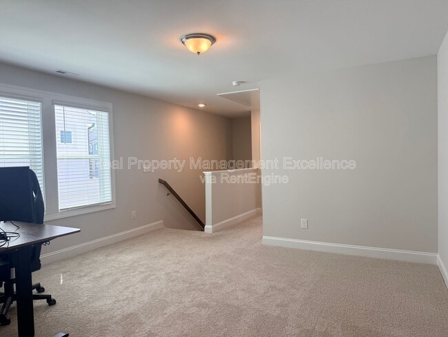 Building Photo - 540 Barrington Row Ave