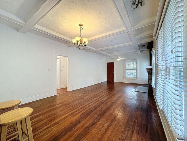 Building Photo - 226 9th Ave N