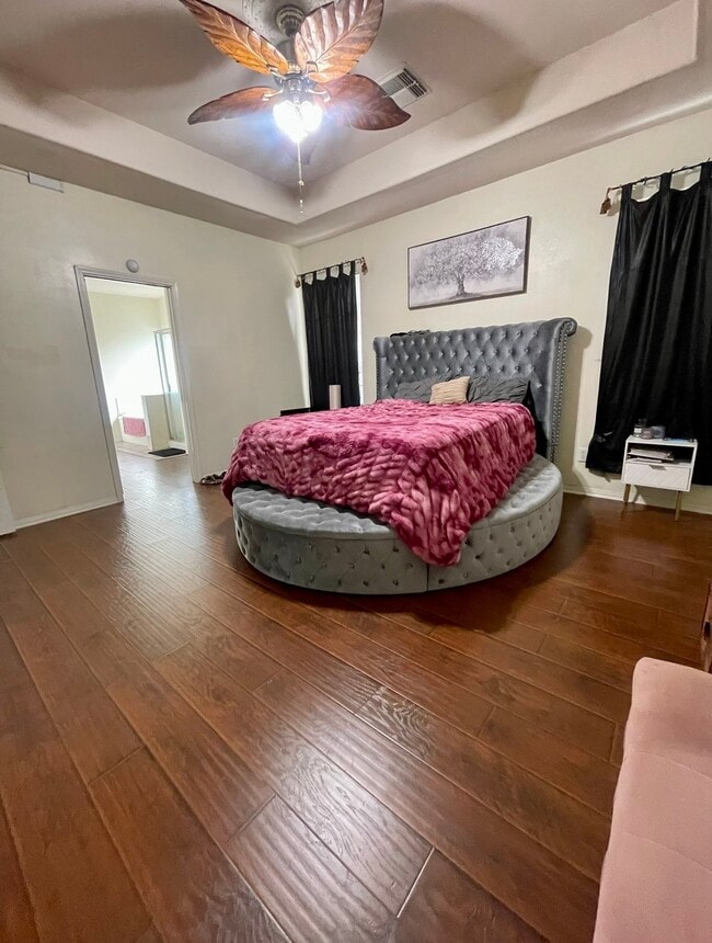 Building Photo - 931 N Sky Dr