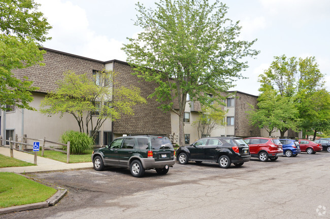 Building Photo - Fox and Hounds Apartments