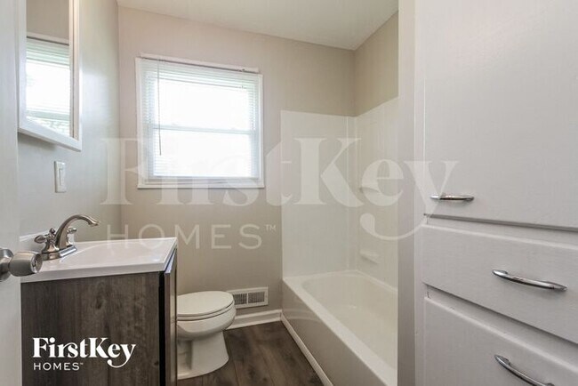 Building Photo - 1002 Hathaway Dr