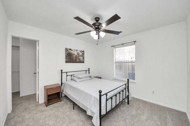 Building Photo - 20403 Blue Juniper Dr