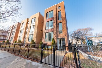 Building Photo - 3508 N Sacramento Ave