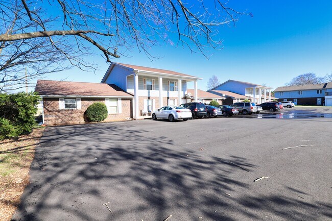 Primary Photo - 107 Grogan Cir