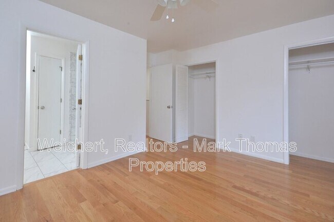 Building Photo - 111 Twisted Oak Pl