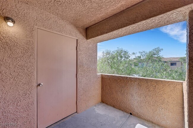 Building Photo - 3151 N Soaring Gulls Dr