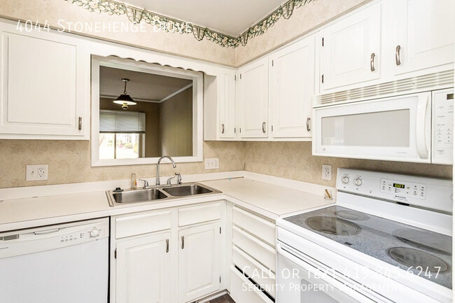 Building Photo - 4044 Stonehenge Dr