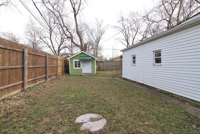 Building Photo - Sweet 3 Bedroom Home Close to Speedway