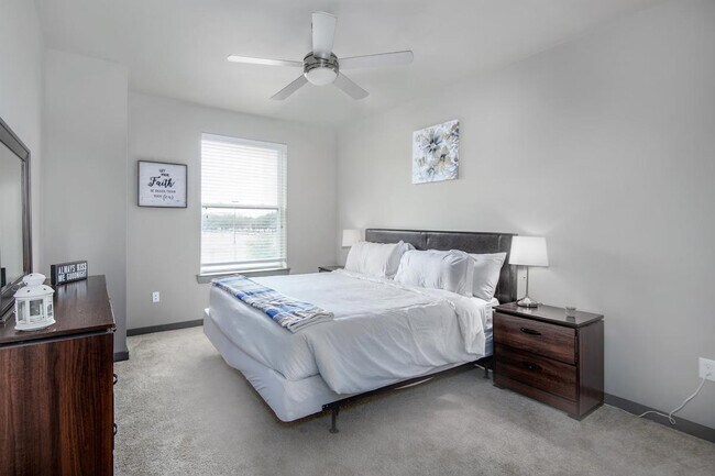 Building Photo - 1628-1898-1898 Wyndale St