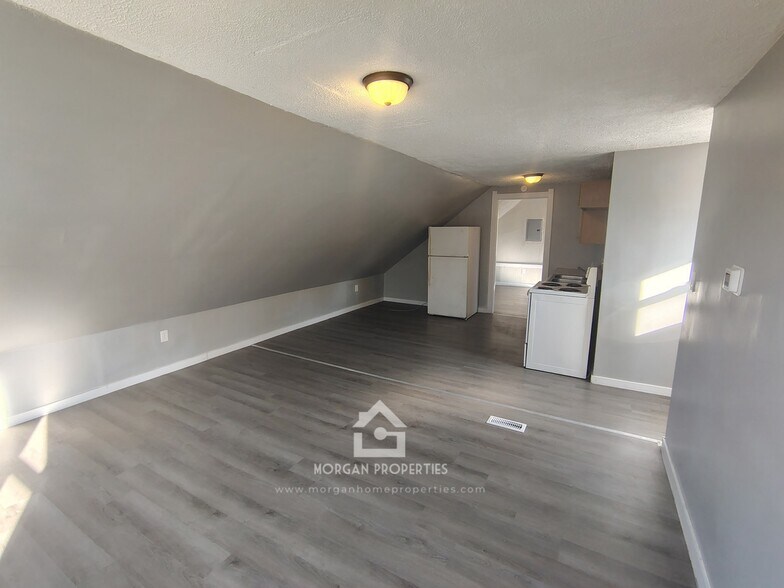 Building Photo - 2208 Hendricks St