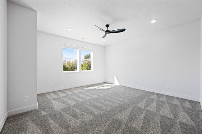 Building Photo - "Spacious & Stylish 3-Bedroom 2 bath Furnished Haven in Cedar City – Your Perfect Home Awaits!"