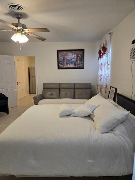 Building Photo - 5712 Hollywood Blvd