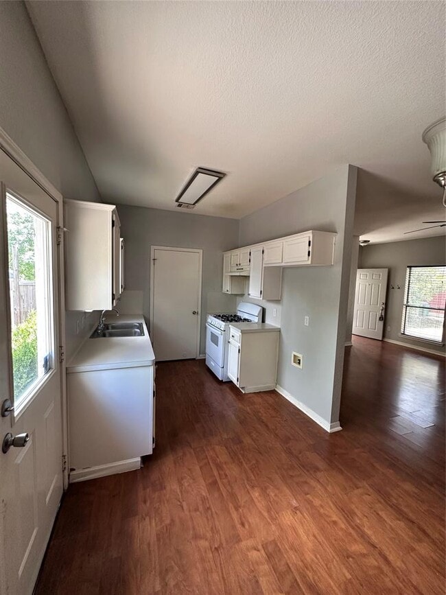 Building Photo - 4500 Silverstone Dr