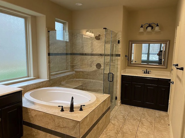 Building Photo - 1006 Jamal Dr