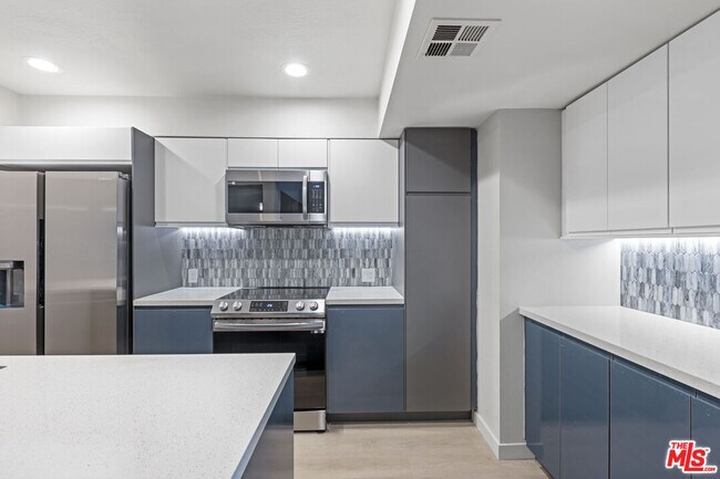 Building Photo - 1044 20th St