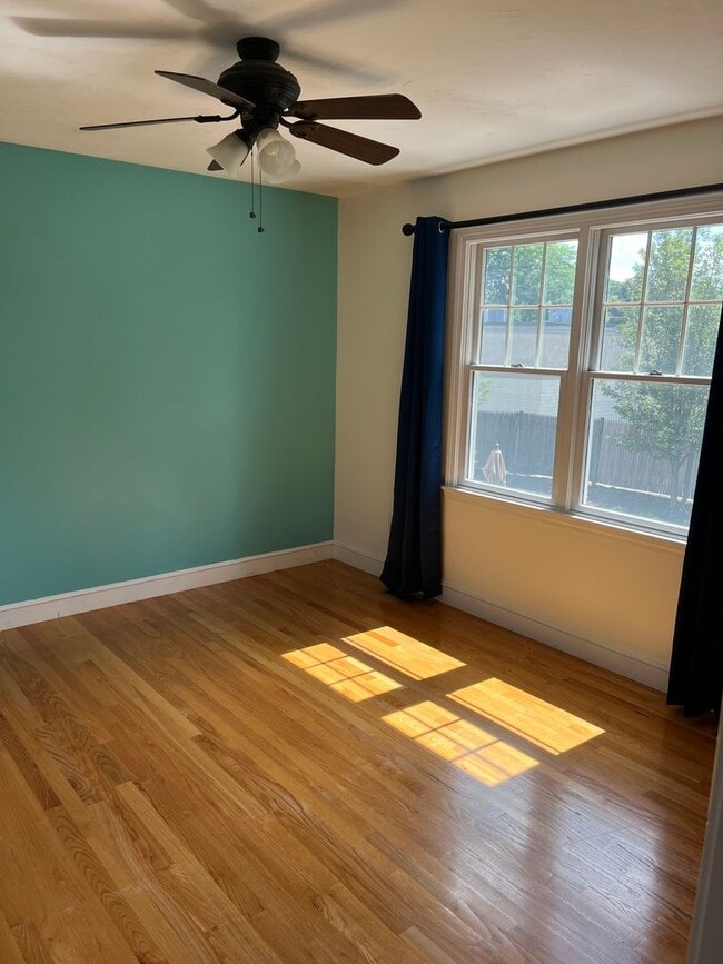 Building Photo - Modern 2Br-1.5Ba Townhouse in East Weymouth