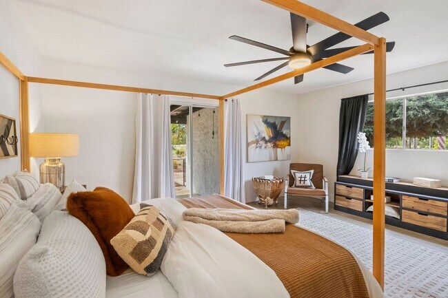 Building Photo - CANYON LAKE 3 BED 2 BATH ON GOLF COURSE