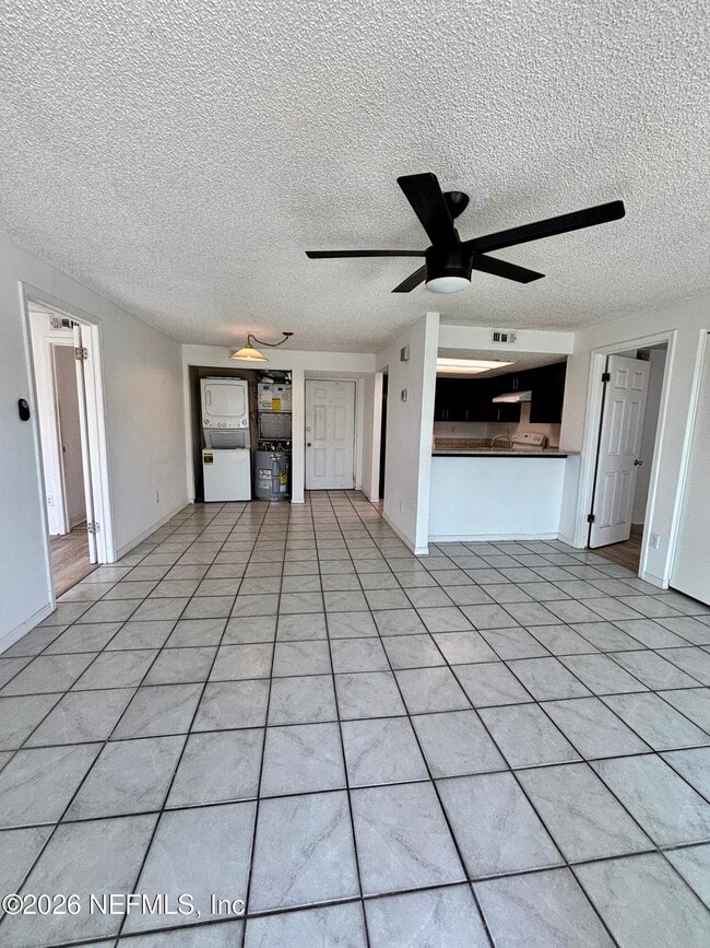 Building Photo - 221 6th St S