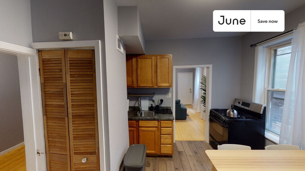 Building Photo - 2611 W Armitage Ave