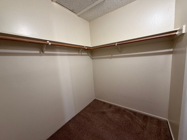 Building Photo - Beautiful home look, 4-plex, across from UNLV