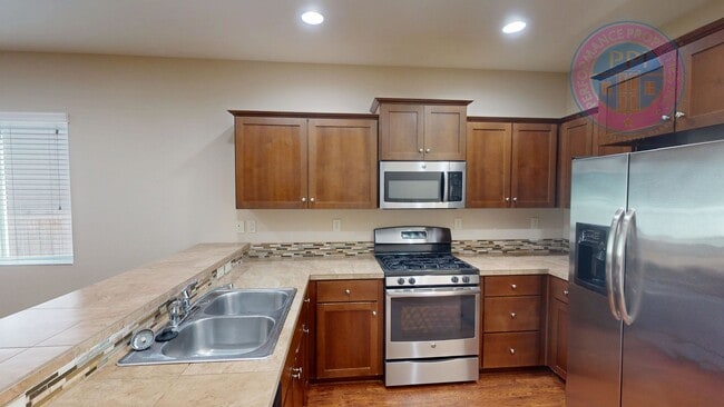 Building Photo - DEPOSIT FREE MOVE-IN WITH OBLIGO!  Orenco ...