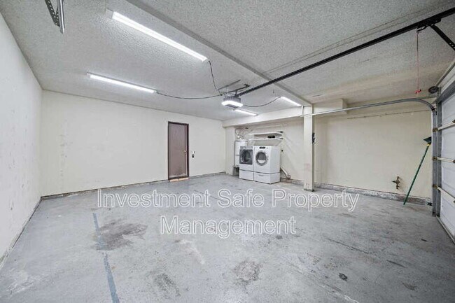 Building Photo - 5715 Baltimore Dr