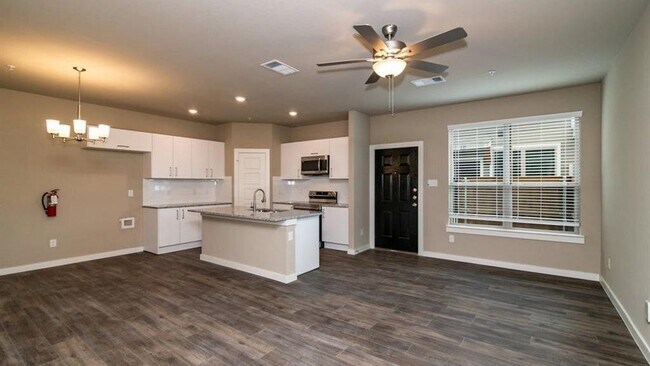 Building Photo - 605 Harvest Moon Dr