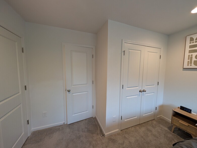 Building Photo - Room in Townhome on Sullins Rd