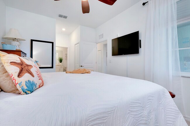 Building Photo - 12240 Wellen Golf St