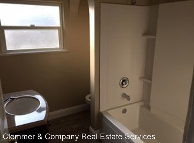 Building Photo - 2 br, 1 bath House - 112 E. Moneta