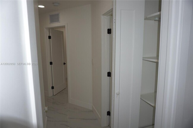 Building Photo - 15614 SW 110th Terrace