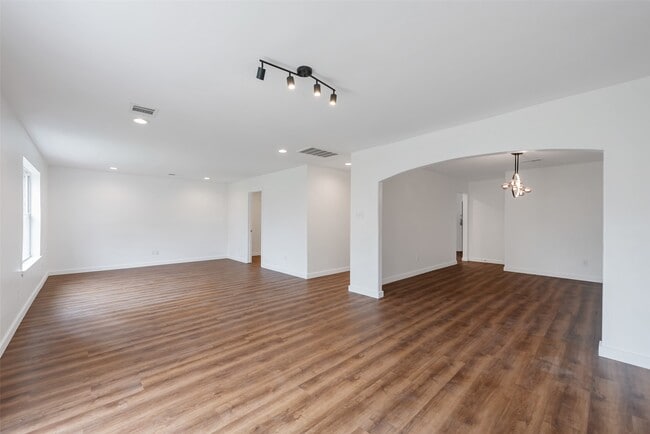 Building Photo - 11703 N Perry Ave