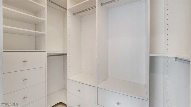 Building Photo - 3590 10th Ave NE