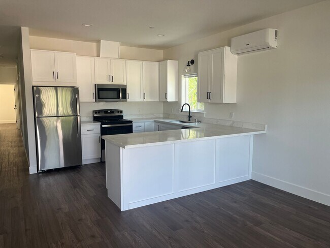 Building Photo - Newly built homes with City of Redding solar!