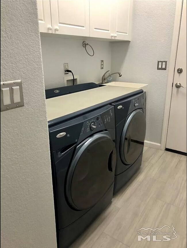 Building Photo - 9619 Glen Ridge Dr