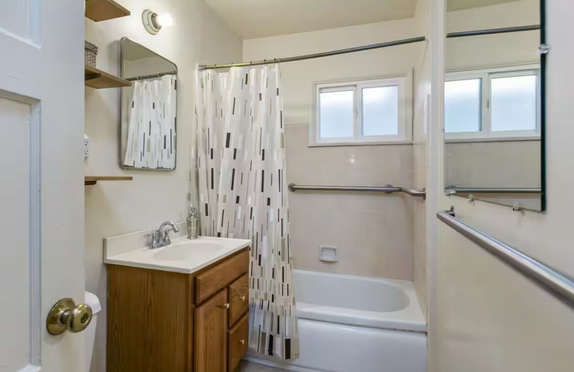 Bathroom - 965 Jane Pl