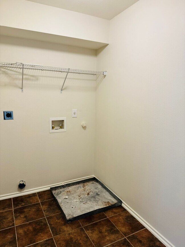 Building Photo - 3 Bedroom/2.5 Bath Springwood Subdivision