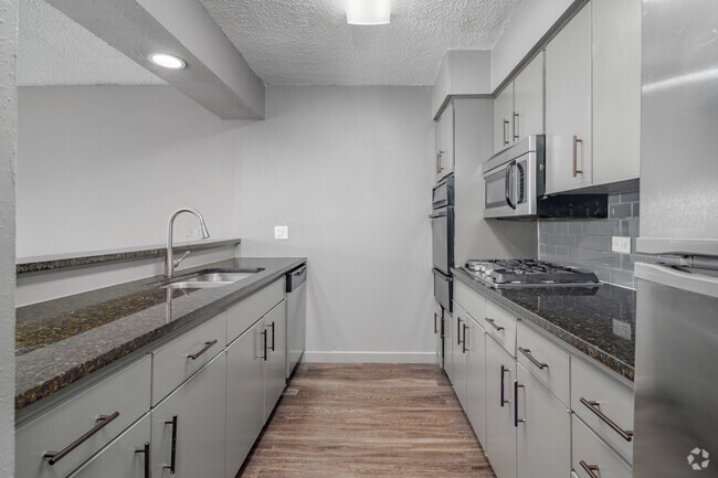 1BR, 1BA - 775SF - Kitchen - The Beverly