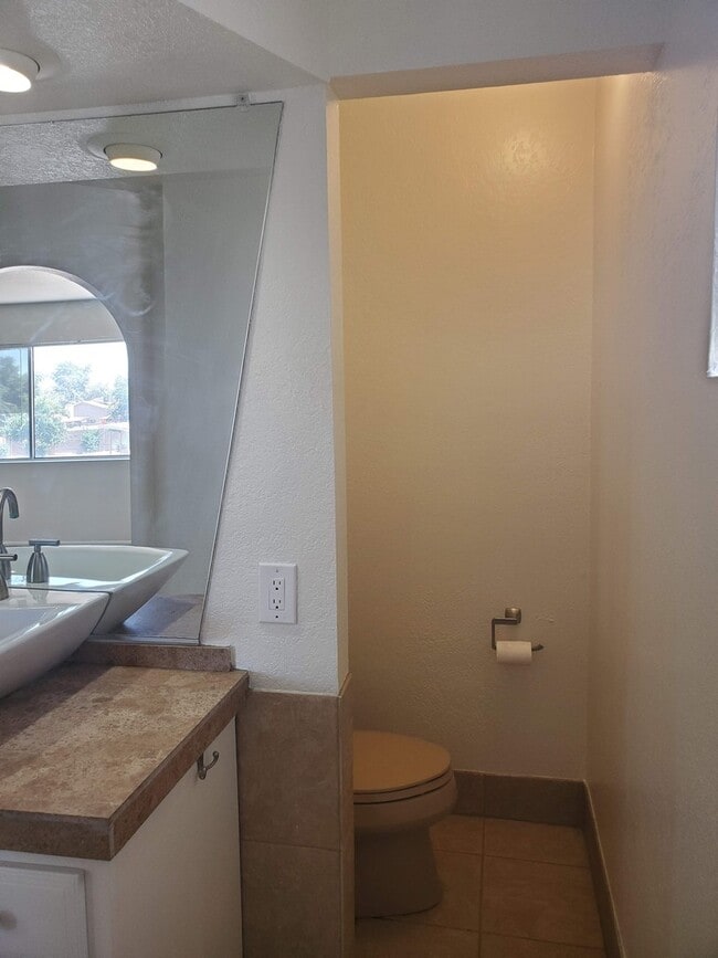 Building Photo - No HOA! North Phoenix 3 Bedroom Home with Large Yard & Garage