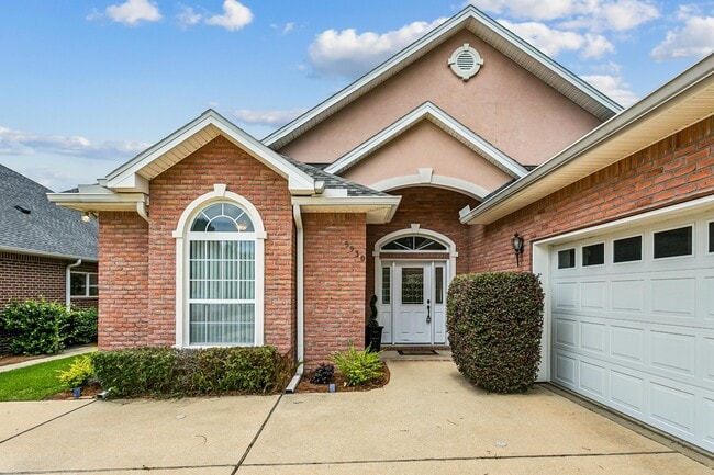 Building Photo - 5930 Hermitage Dr