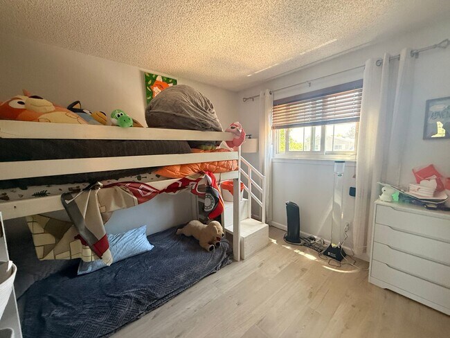 Building Photo - Comfortable Living in the Heart of Broomfield