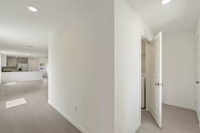 Building Photo - 14801 N Ascot Bend Cir