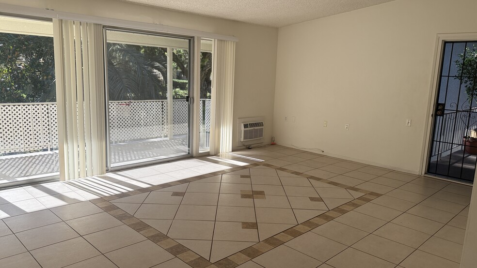 Livingroom - 76 Calle Aragon