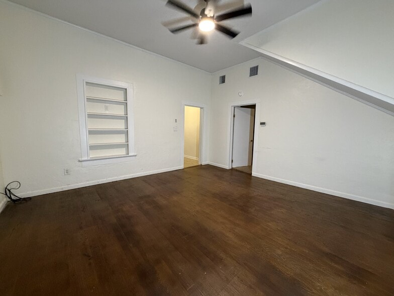 Building Photo - 402 NW 3rd Ave