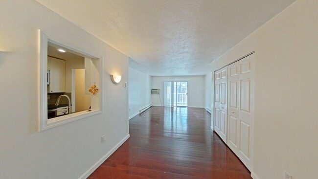 Building Photo - 25 Greentree Ln